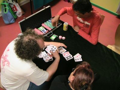 Une petite partie de poker pour finir la journe ? (JPEG)